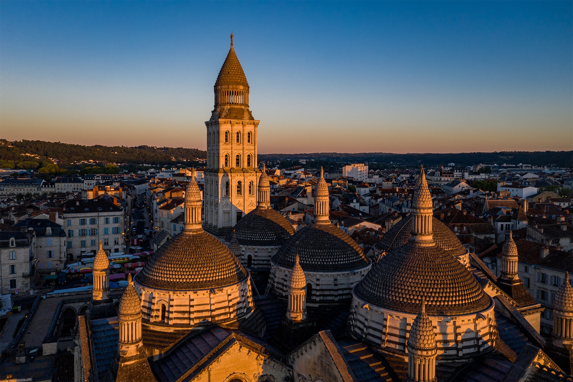 Toits-de-la-Cathedrale-Saint-Front-a-Perigueux-OT-Gd-Px@DeclicDecolle-1